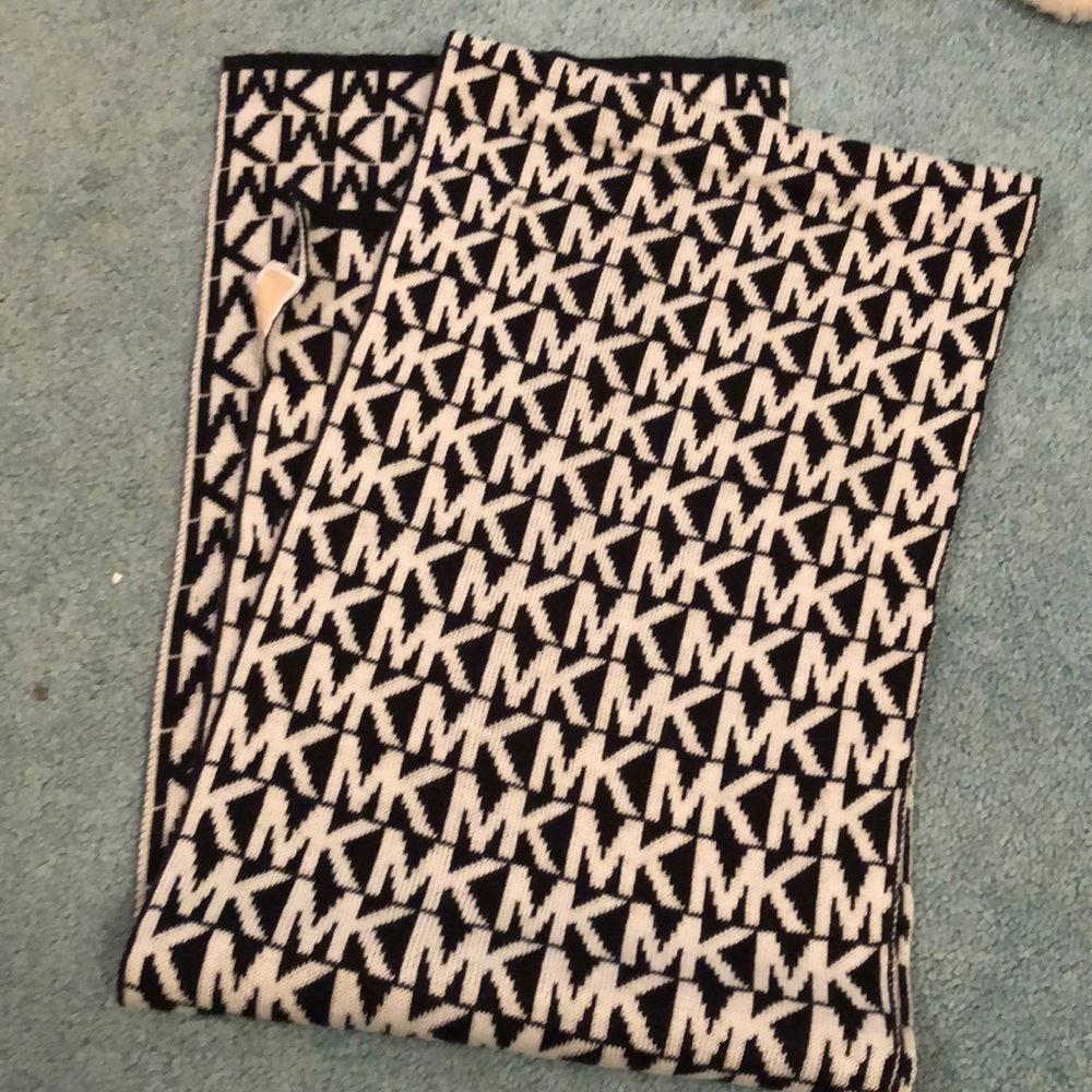 Michael Kors scarf black and white